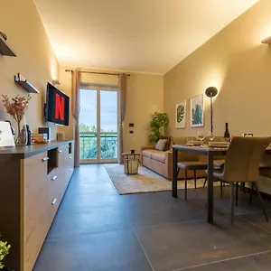 Modern & Bright 2 Bedroom Flat 50m From M4 Stop Milan